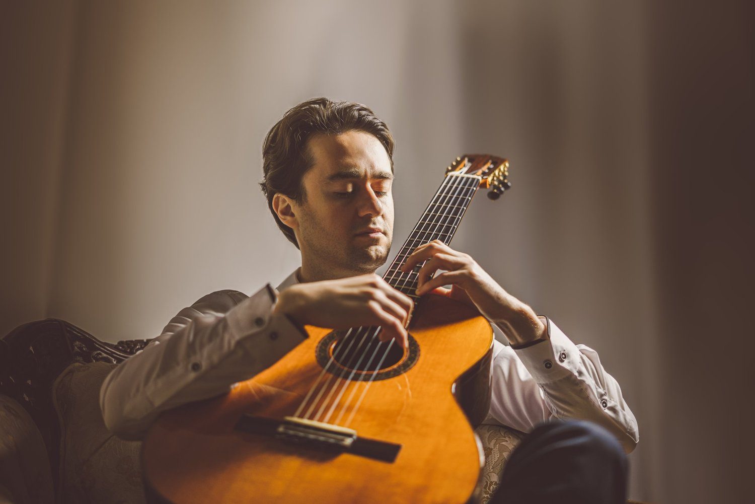 Yuri Liberzon — At the guitar