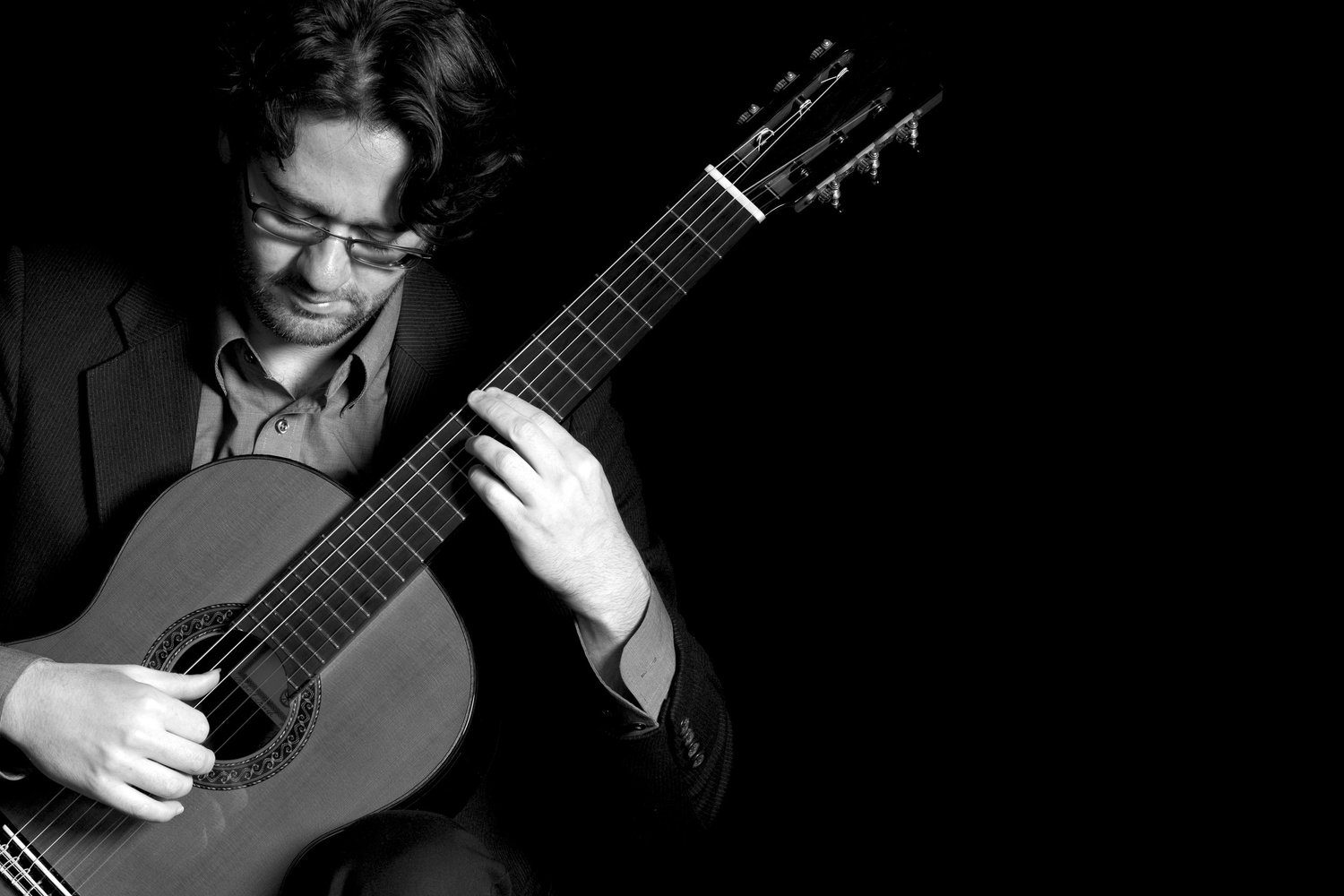 Yuri Liberzon — Playing, black & white